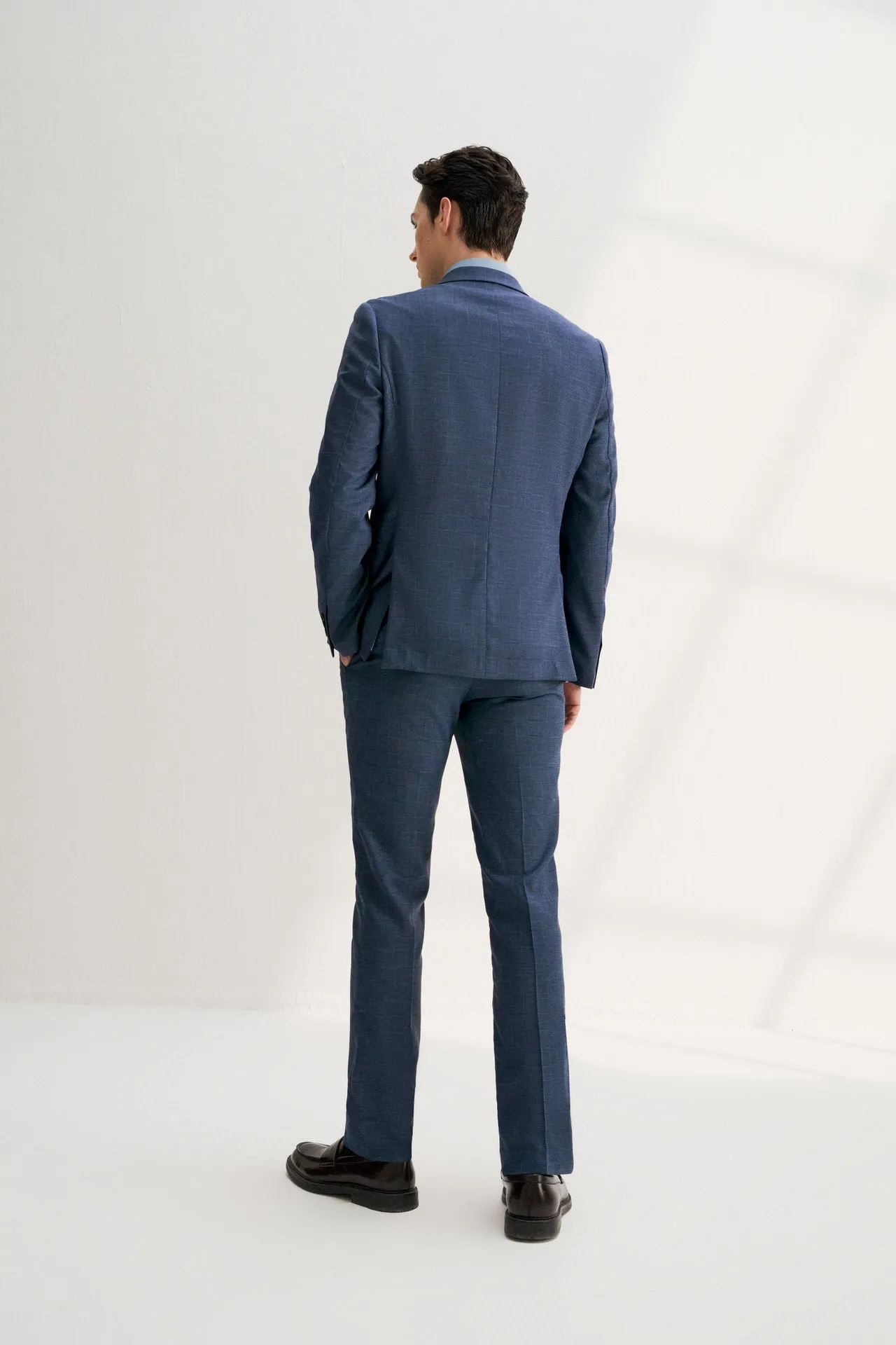Blended Stretch Prince of Whales Check Suit in Slim Fit