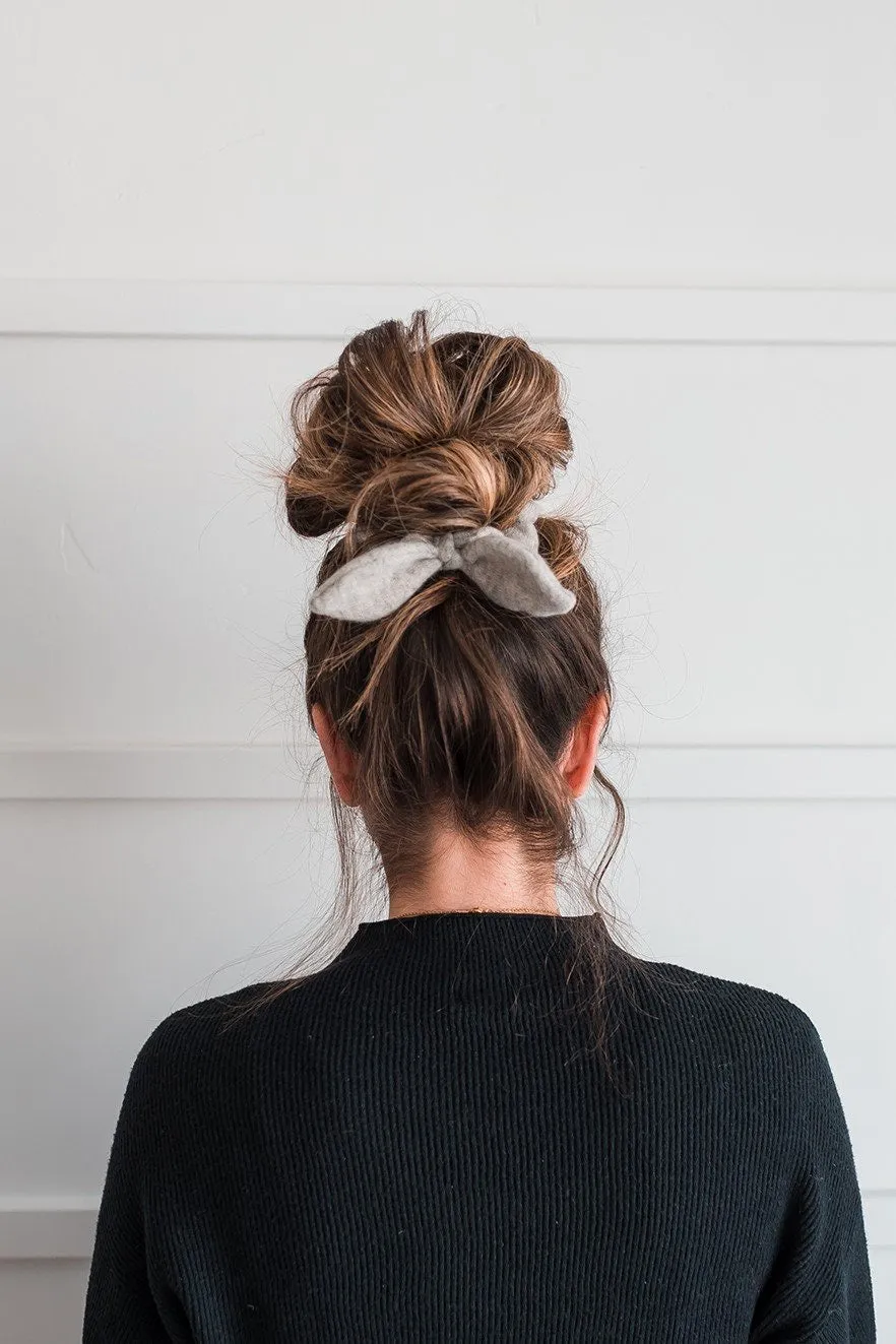 CASHMERE SCRUNCHIE | Lilly