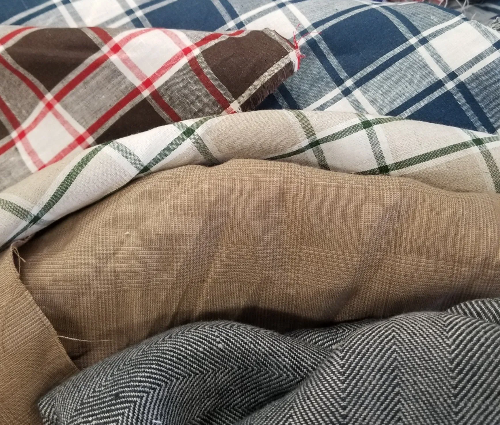 End of Bolt: 2.5 yards of Irish Linen Plaid Navy and White Bryson Woven 194 GSM-remnant