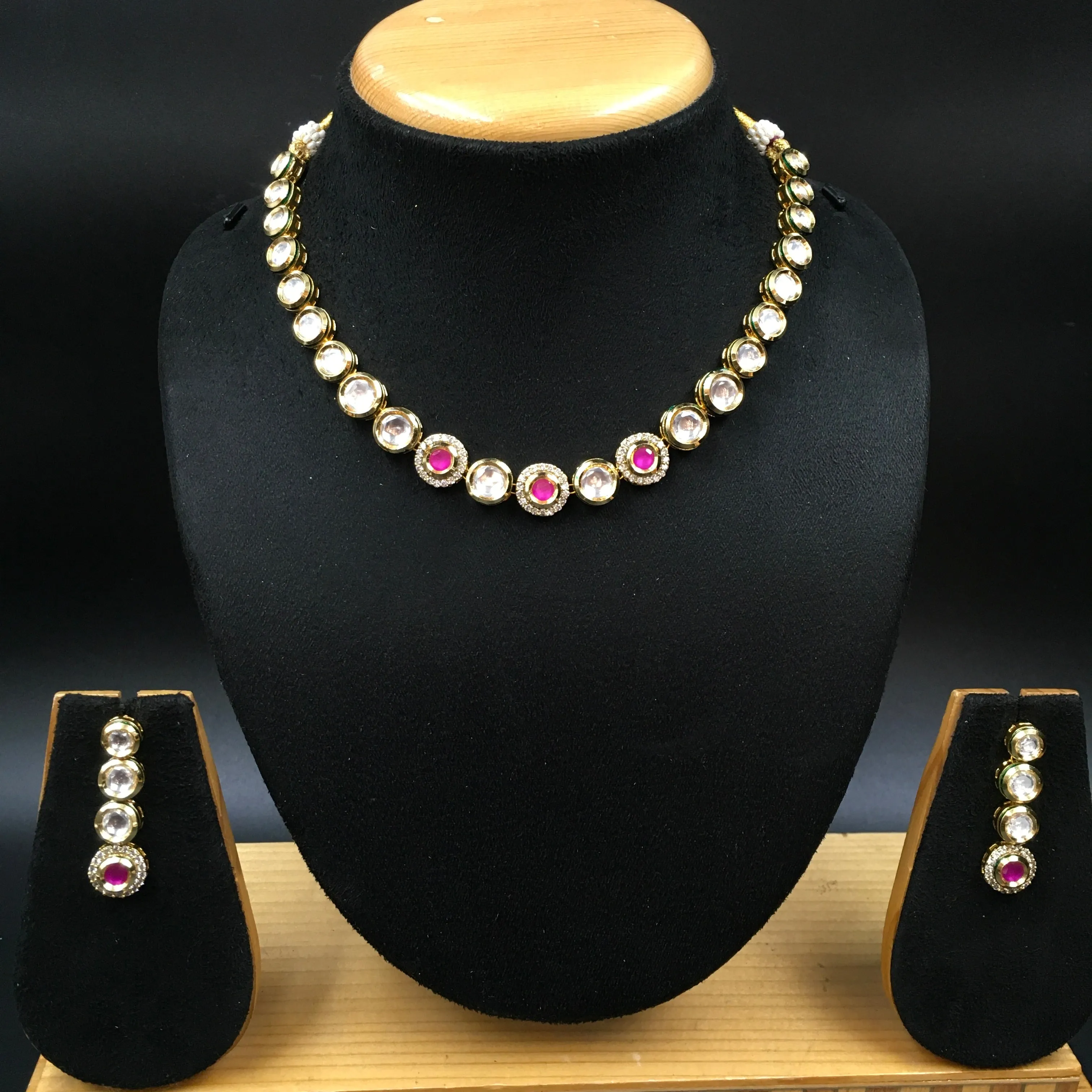 Round Neck Kundan Necklace Set 3531
