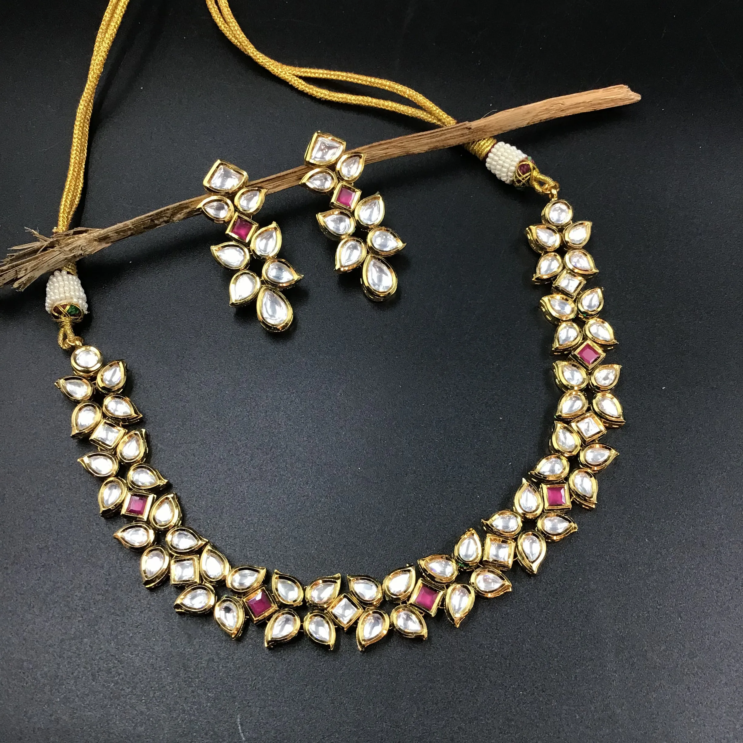 Round Neck Kundan Necklace Set 3702-28