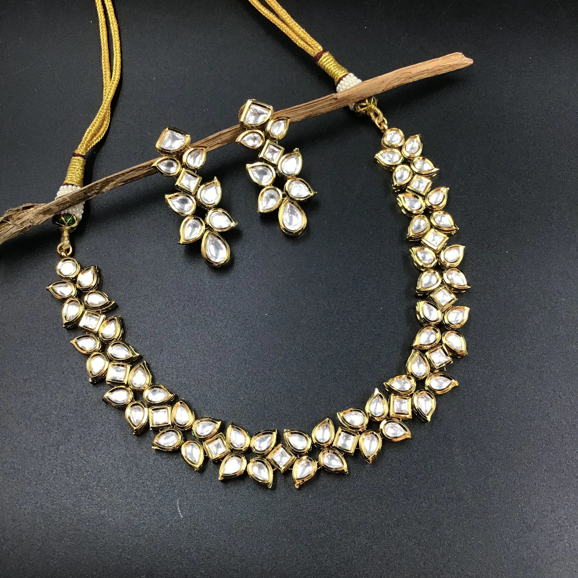Round Neck Kundan Necklace Set 3702-28