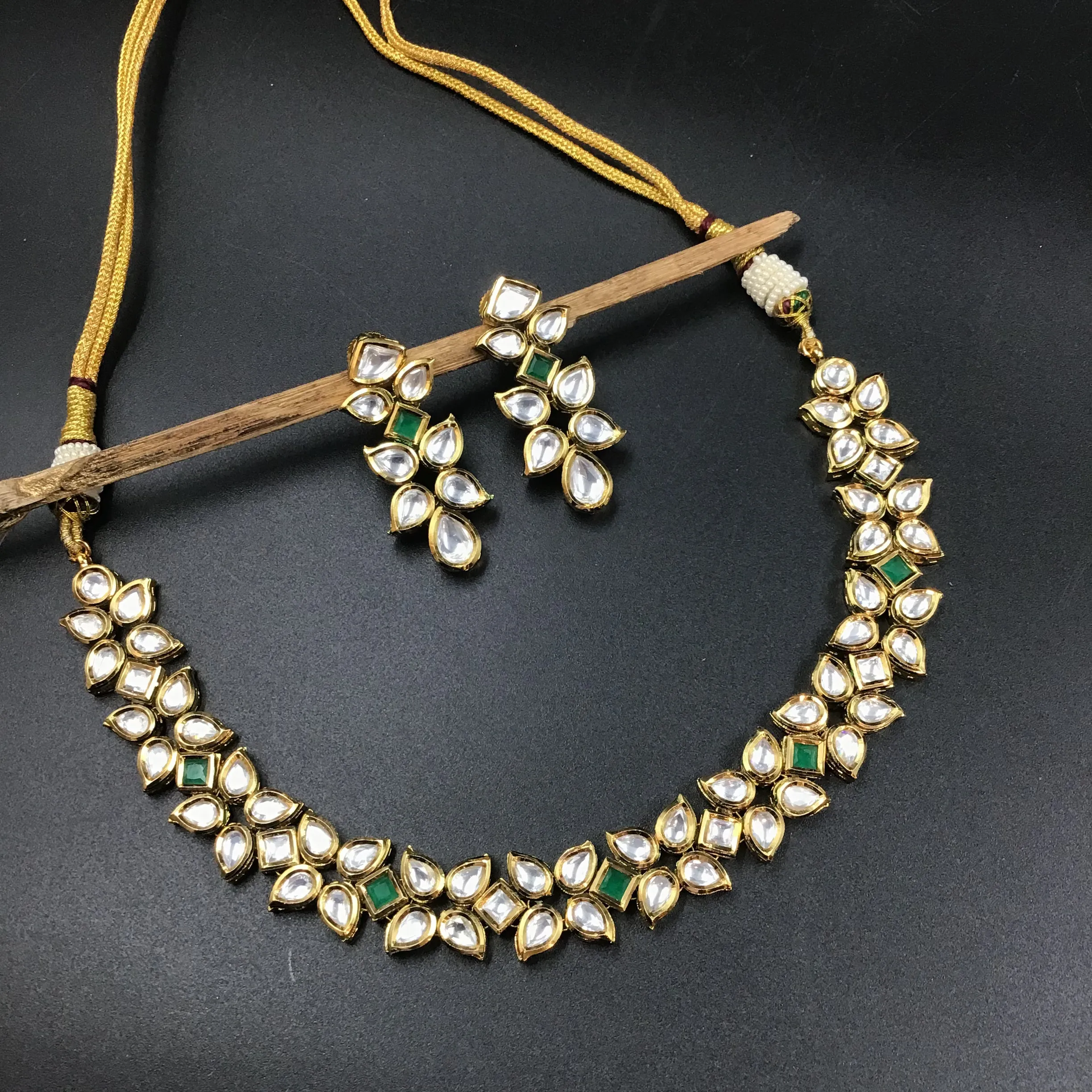 Round Neck Kundan Necklace Set 3702-28