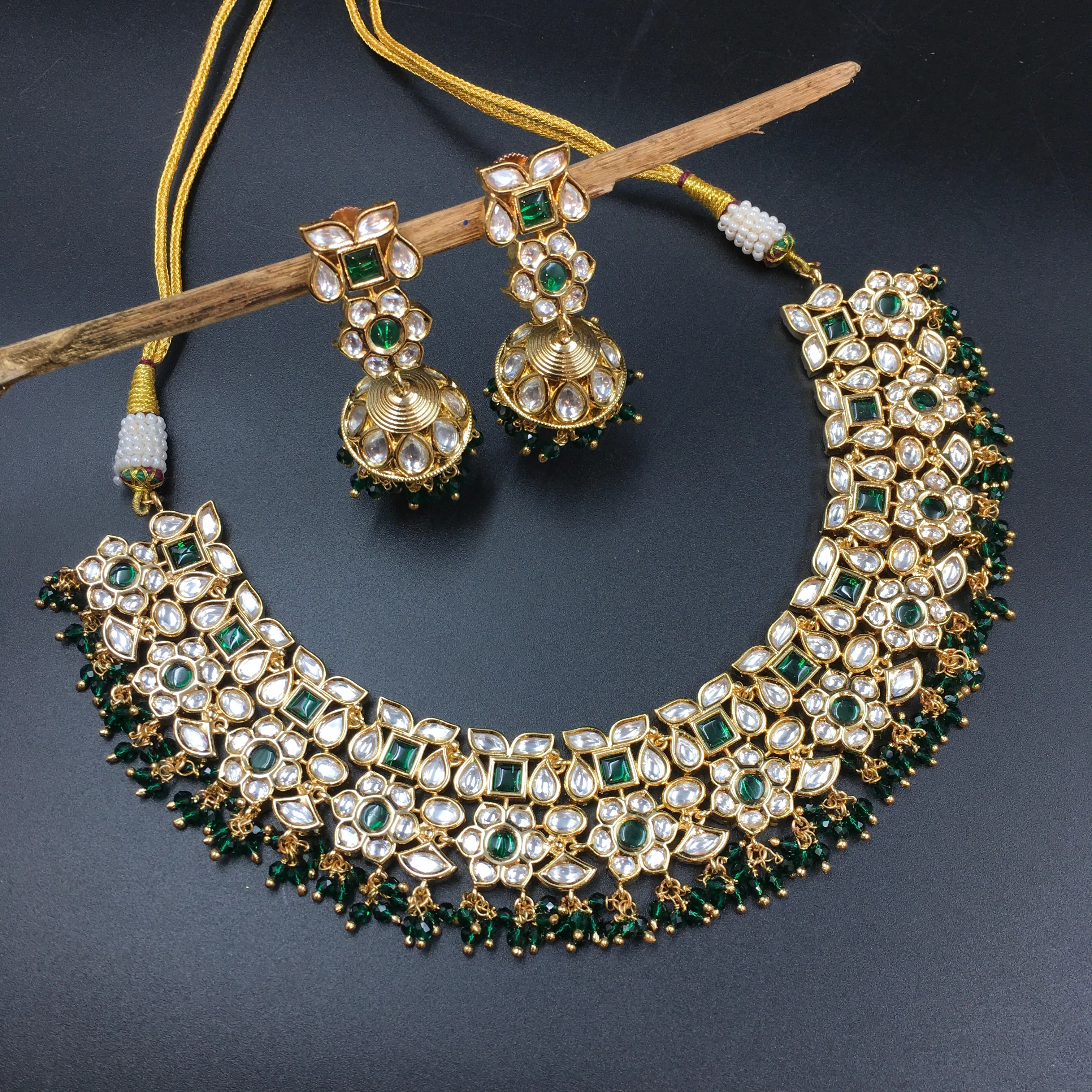 Round Neck Kundan Necklace Set 3707-28