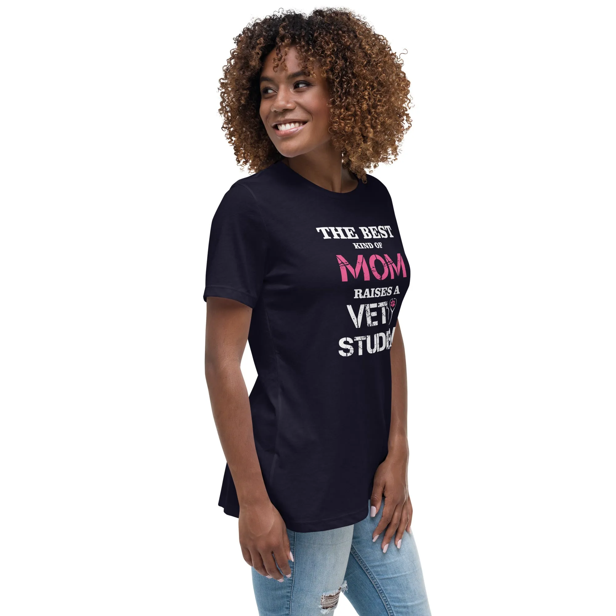 The best kind of Mom raises a Vet Student Women's Relaxed T-shirt